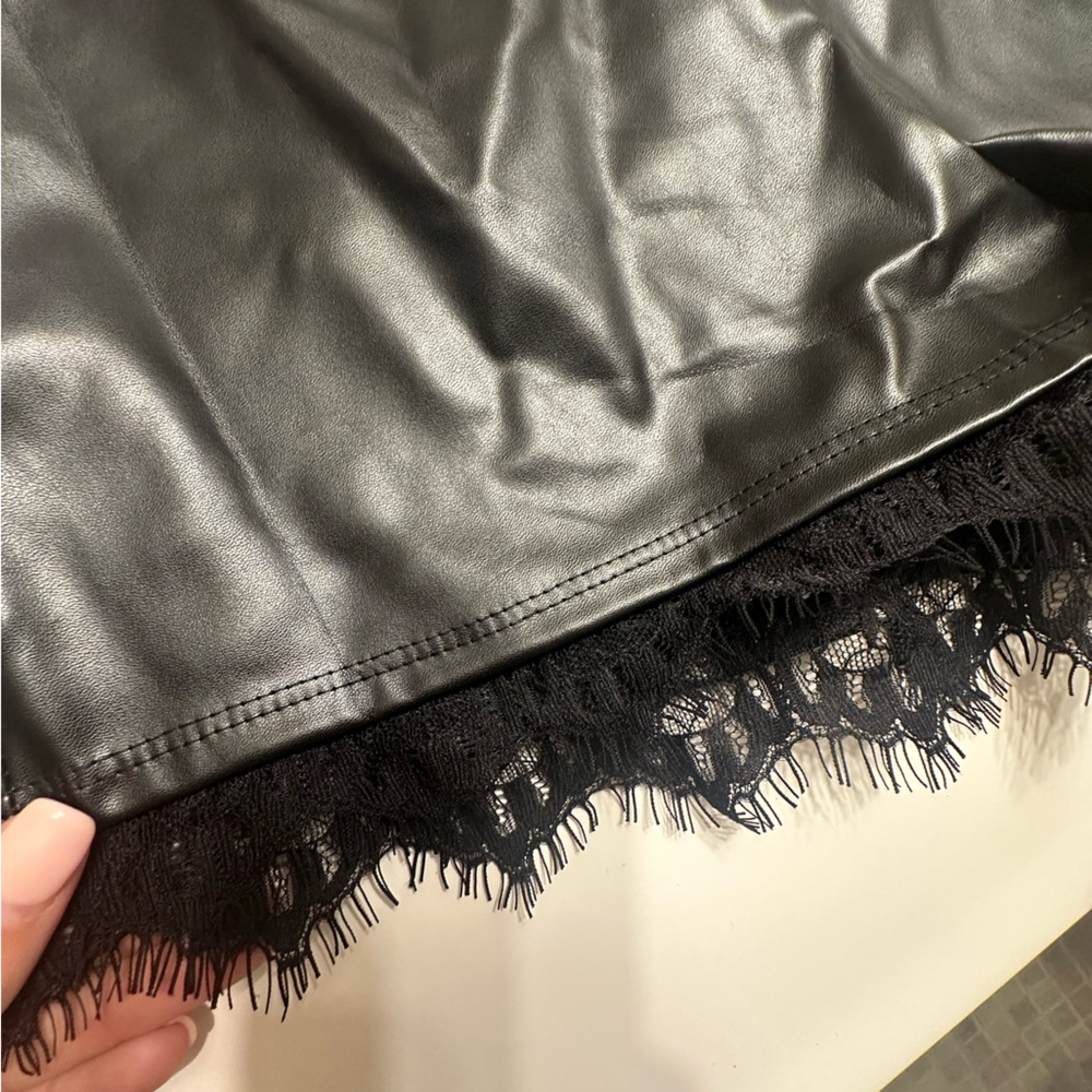 Windsor faux leather high rise shorts - Picture 3 of 4